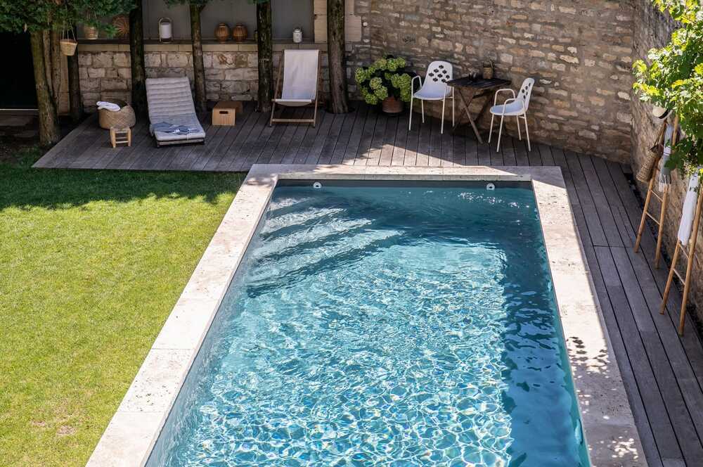 piscines_magiline_escalier_beach_2019-MAGILINE-MATIFLOR-DIJON-_FRED_PIEAU-3747-scaled-min