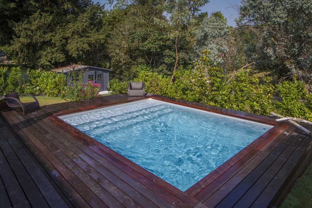 Mini piscine escalier toute largeur
